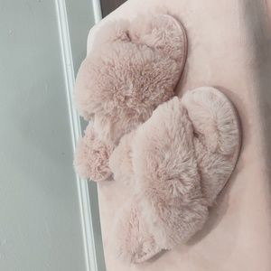 NWOT Women's LC by Lauren Conrad Pink Faux Fur Fluffy Slippers Size 7-8